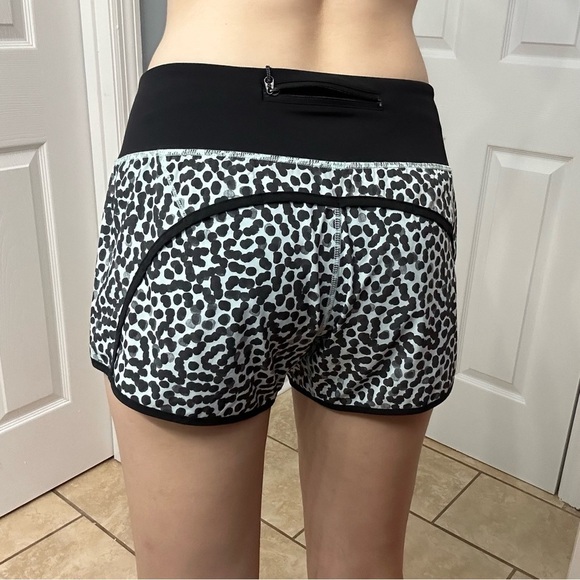 Lululemon Running Shorts Athletic Blue Black Polka Dot Gym Workout Size 6 Small - Picture 1 of 5